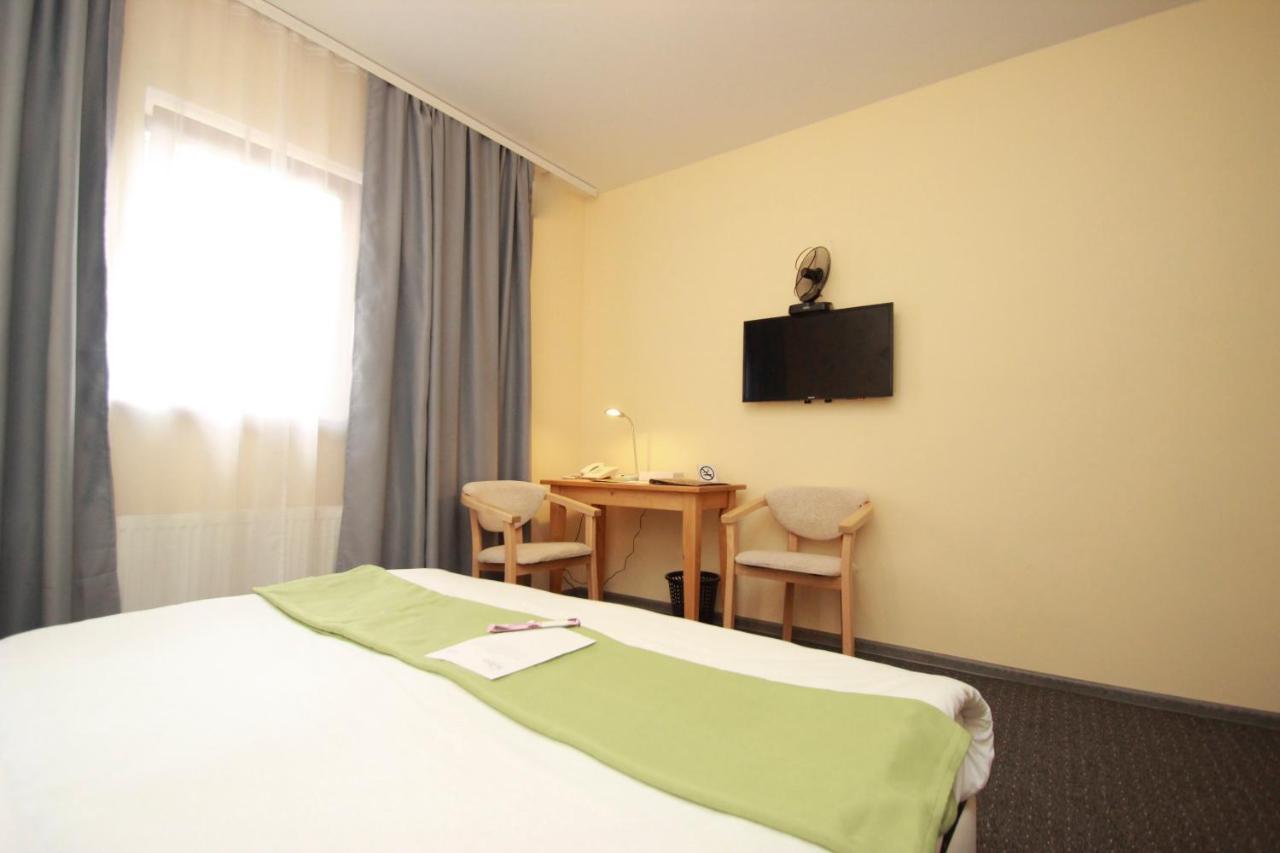 Garden Eco Design Hotel Odesa Exterior photo