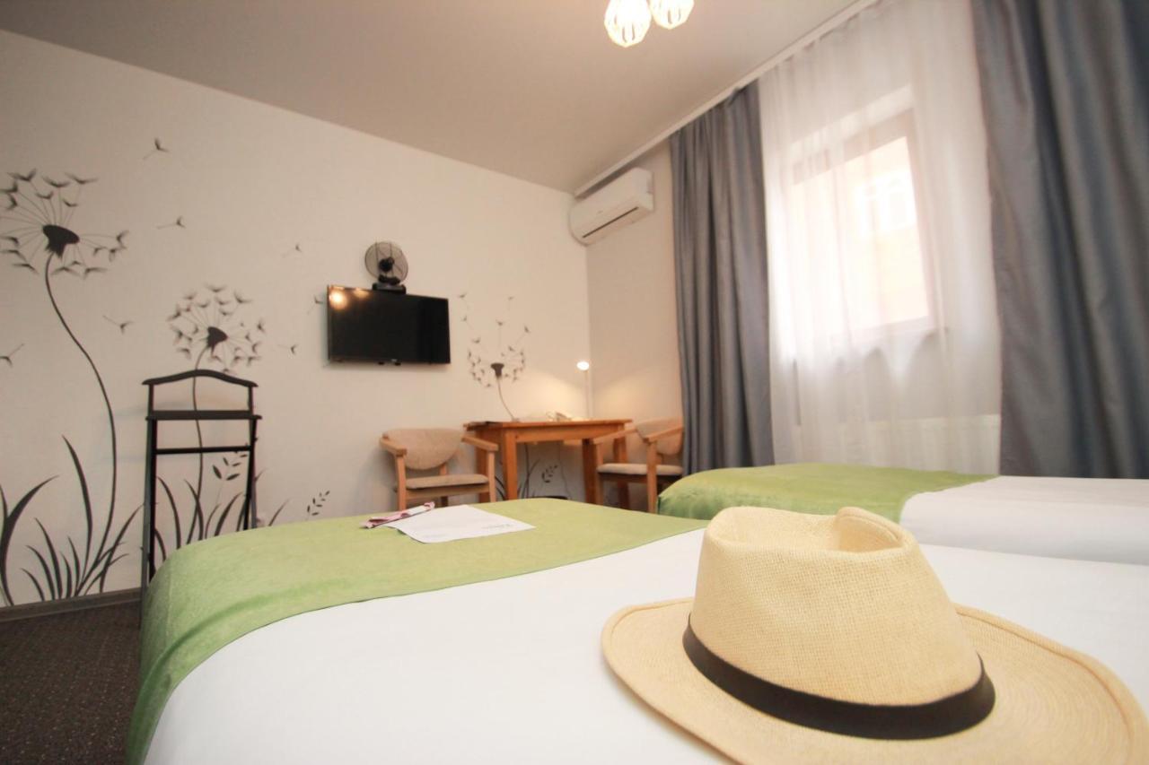 Garden Eco Design Hotel Odesa Exterior photo